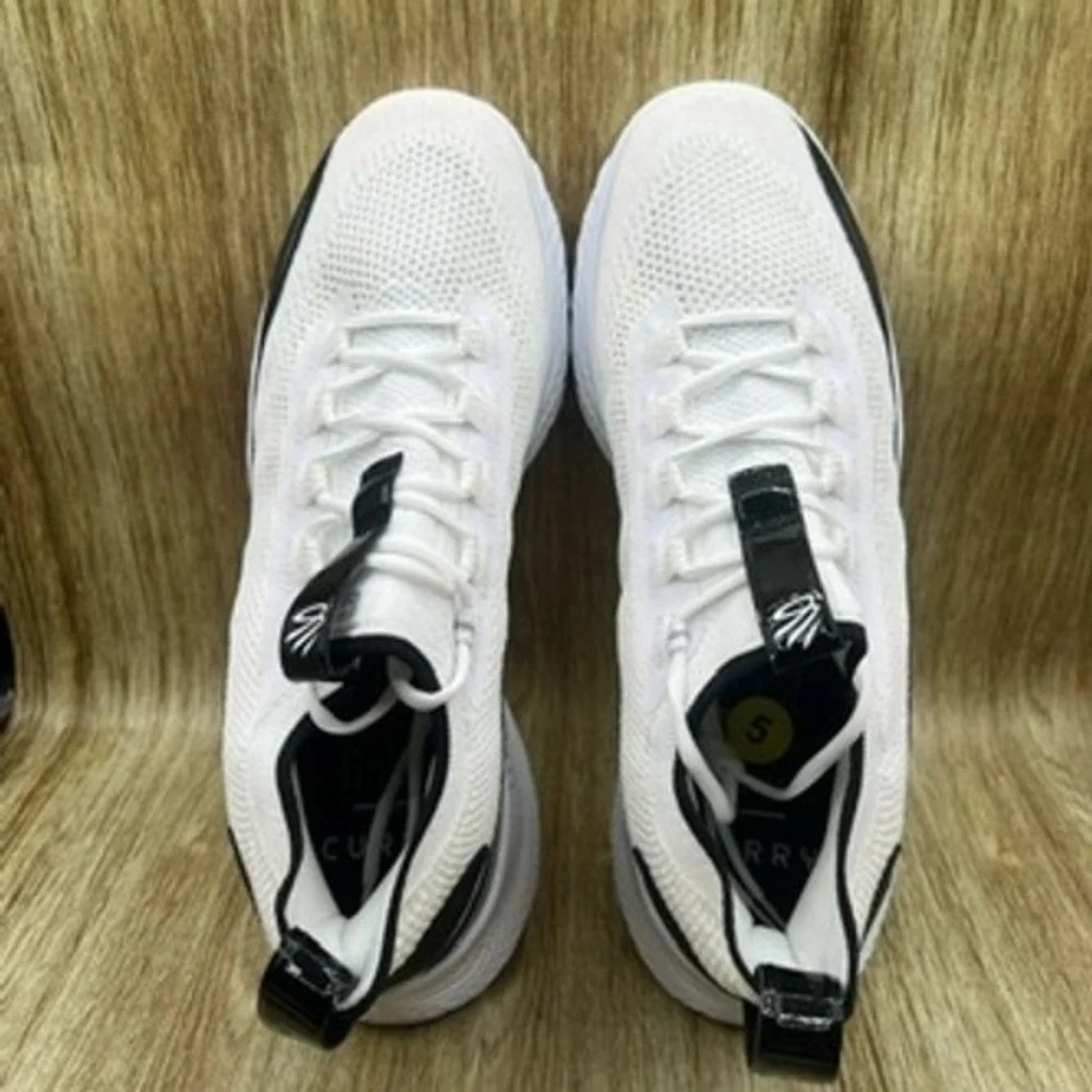 Under Armour Curry Flow‎ 8 Men's Size 15 Basketball Shoes White Black NWOT